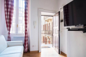 White and Clean Apartment near Metro MM1